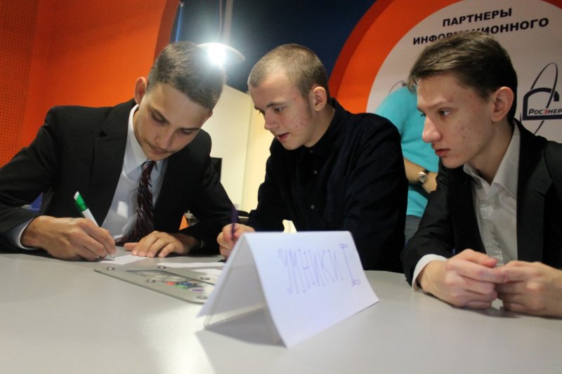 Фото к Новый учебный год школьники Петербурга начали с «Разминки для ума»