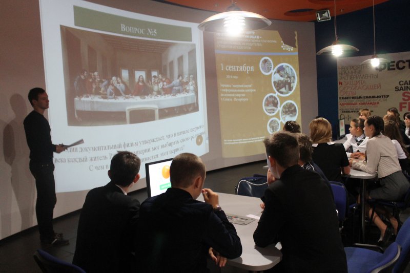 Фото к Новый учебный год школьники Петербурга начали с «Разминки для ума»