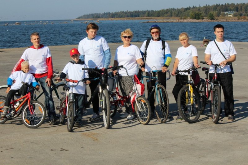Фото к Сосновоборские велосипедисты опробовали профессию добровольного дозиметриста