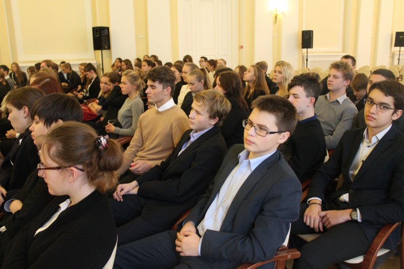 Фото к Более 1500 петербуржцев приняли участие в Фестивале науки — 2014. Участники познакомились с роботами, провели «Разминку для ума» и показали свое видение научного Петербурга