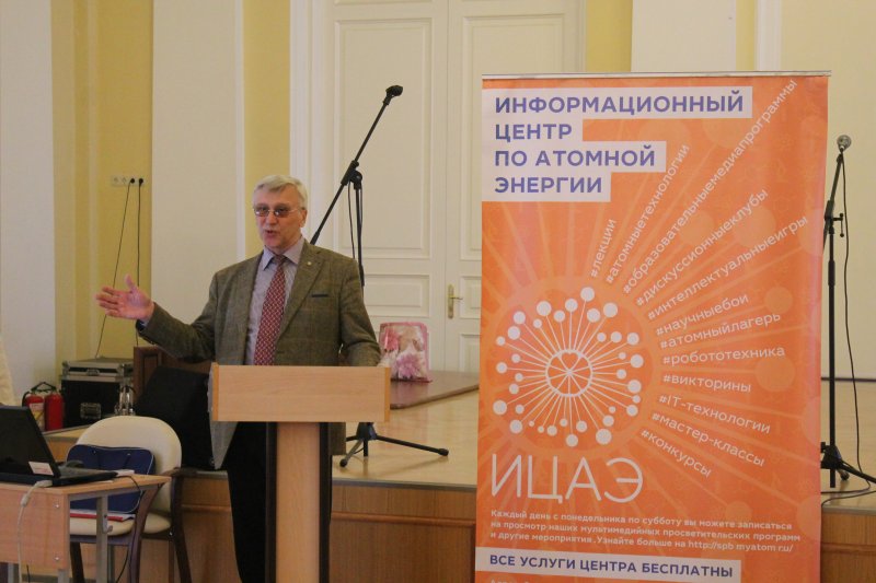 Фото к Более 1500 петербуржцев приняли участие в Фестивале науки — 2014. Участники познакомились с роботами, провели «Разминку для ума» и показали свое видение научного Петербурга