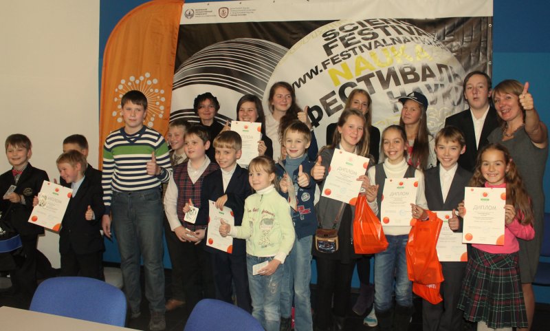 Фото к Более 1500 петербуржцев приняли участие в Фестивале науки — 2014. Участники познакомились с роботами, провели «Разминку для ума» и показали свое видение научного Петербурга