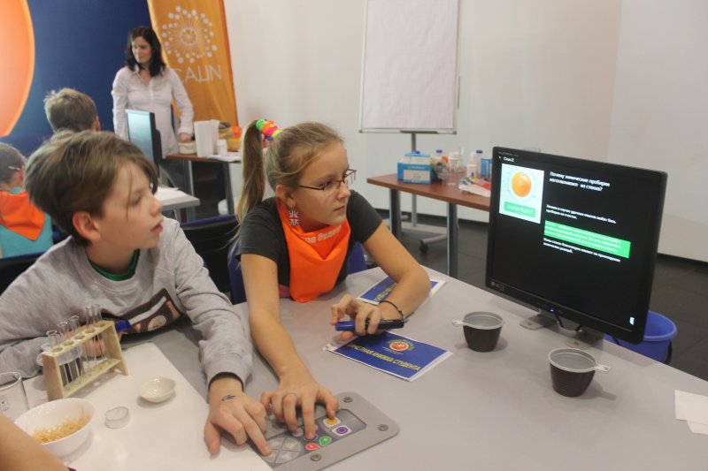 Фото к Студенты академии нескучных наук постигли азы изготовления мыла