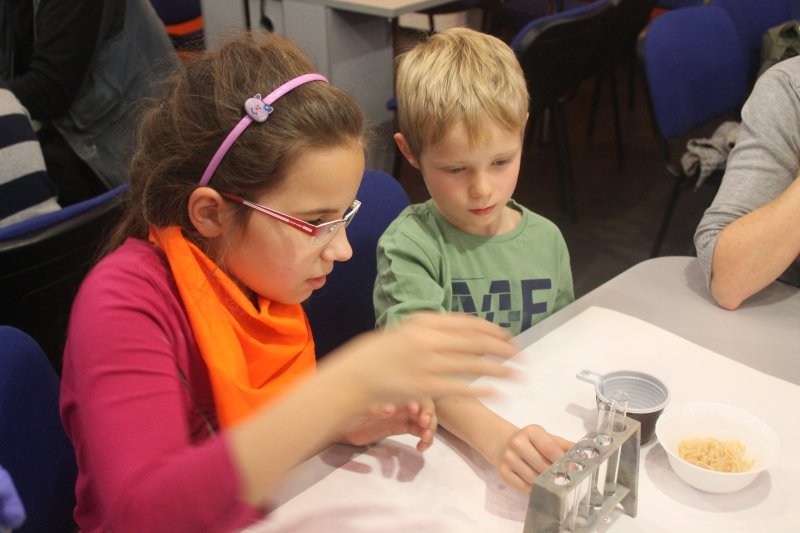 Фото к Студенты академии нескучных наук постигли азы изготовления мыла