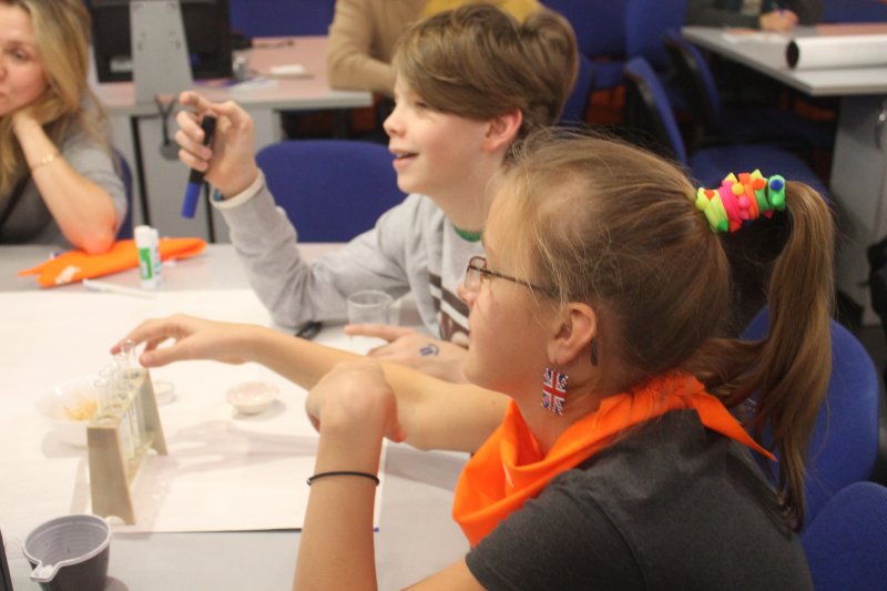 Фото к Студенты академии нескучных наук постигли азы изготовления мыла