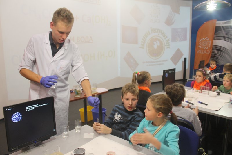 Фото к Студенты академии нескучных наук постигли азы изготовления мыла