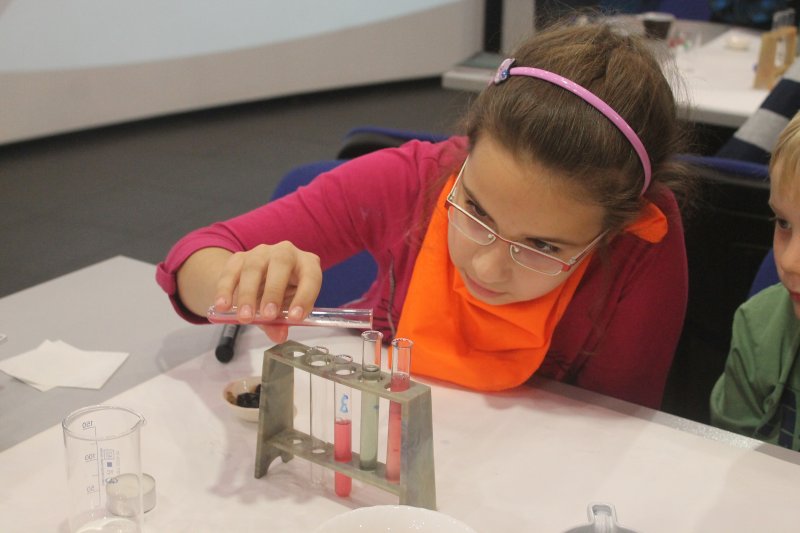 Фото к Студенты академии нескучных наук постигли азы изготовления мыла