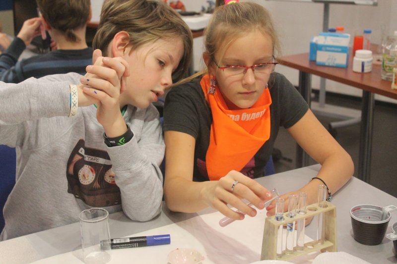 Фото к Студенты академии нескучных наук постигли азы изготовления мыла