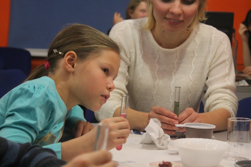 Фото к Студенты академии нескучных наук постигли азы изготовления мыла