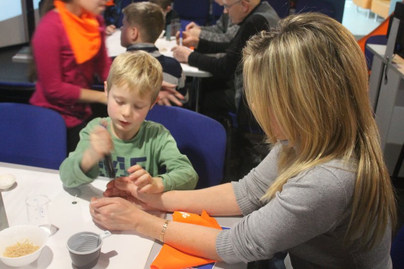 Фото к Студенты академии нескучных наук постигли азы изготовления мыла