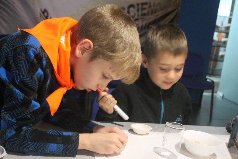 Фото к Студенты академии нескучных наук постигли азы изготовления мыла