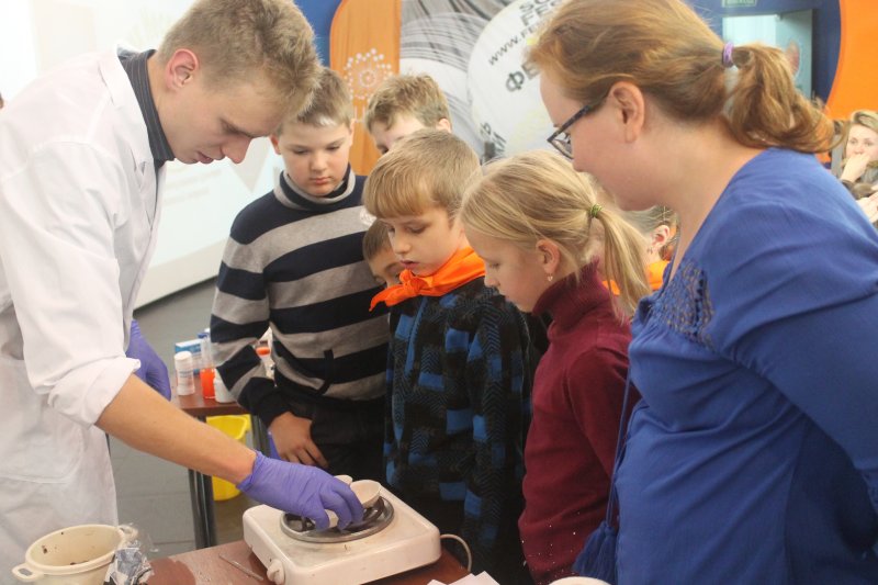 Фото к Студенты академии нескучных наук постигли азы изготовления мыла