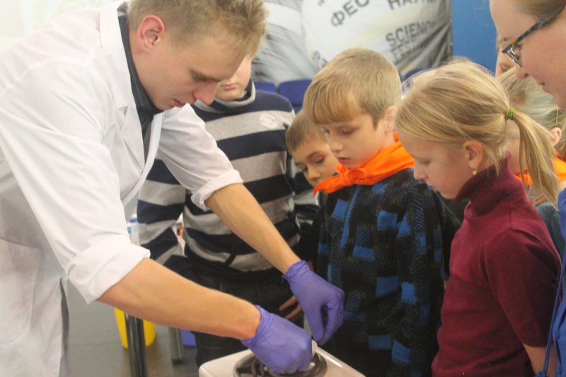 Фото к Студенты академии нескучных наук постигли азы изготовления мыла