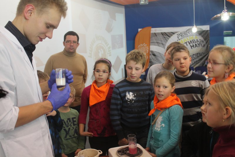 Фото к Студенты академии нескучных наук постигли азы изготовления мыла