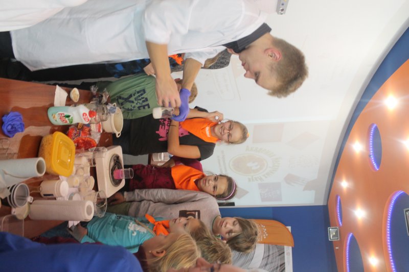 Фото к Студенты академии нескучных наук постигли азы изготовления мыла