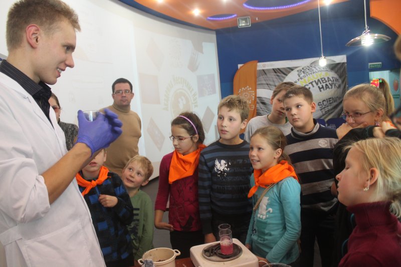 Фото к Студенты академии нескучных наук постигли азы изготовления мыла