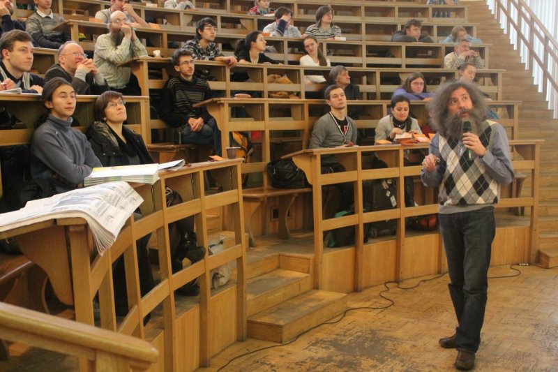 Фото к Более 100 жителей Санкт-Петербурга приняли участие в сессии проекта «Энергия науки» с Михаилом Гельфандом