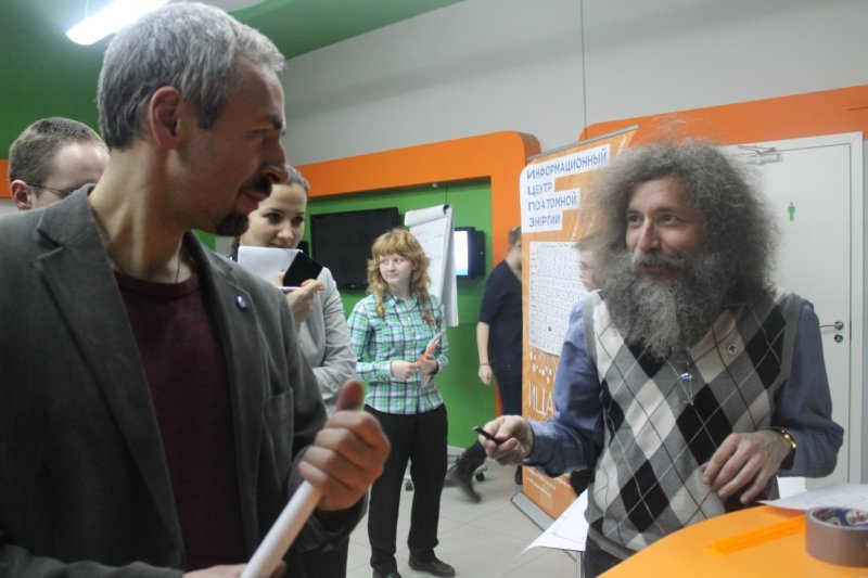 Фото к Более 100 жителей Санкт-Петербурга приняли участие в сессии проекта «Энергия науки» с Михаилом Гельфандом