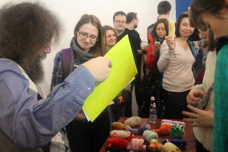 Фото к Более 100 жителей Санкт-Петербурга приняли участие в сессии проекта «Энергия науки» с Михаилом Гельфандом