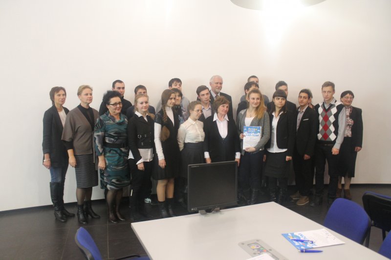 Фото к Петербургские школьники презентовали доклады об искусственных спутниках Земли