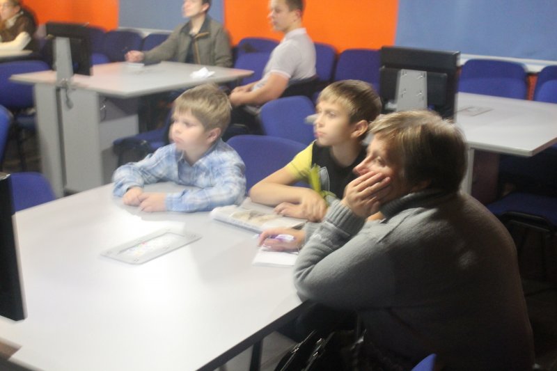 Фото к Сотрудники Центрального конструкторского бюро машиностроения привели своих детей в  Информационный центр по атомной энергии Санкт-Петербурга