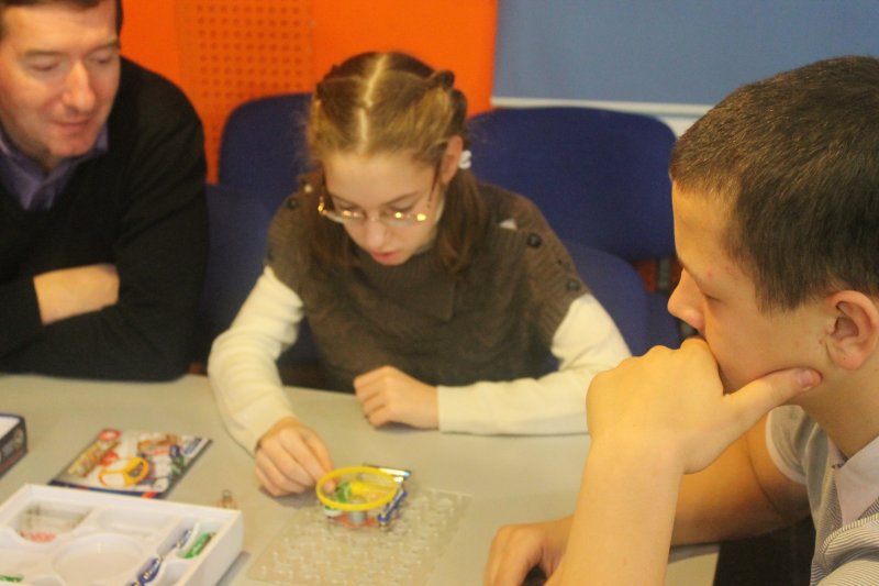 Фото к Сотрудники Центрального конструкторского бюро машиностроения привели своих детей в  Информационный центр по атомной энергии Санкт-Петербурга