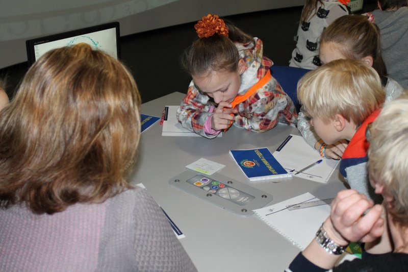 Фото к Академия нескучных наук: новый сезон — новое занятие.