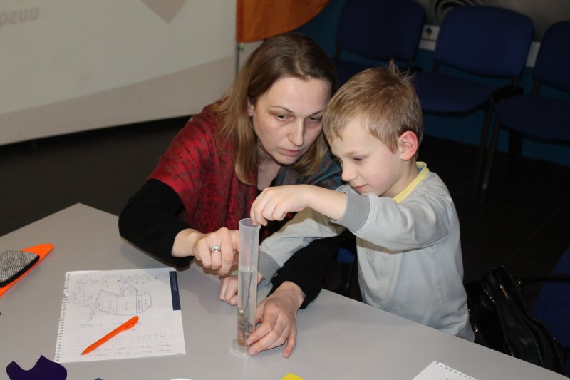 Фото к Академия нескучных наук: новый сезон — новое занятие.
