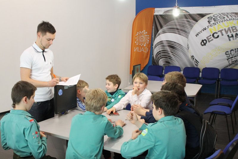 Фото к В экспедицию за книгой: Информационный центр по атомной энергии Санкт-Петербурга принимает участников «Большой регаты»