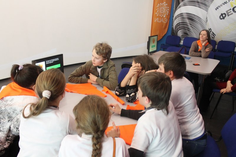 Фото к В экспедицию за книгой: Информационный центр по атомной энергии Санкт-Петербурга принимает участников «Большой регаты»