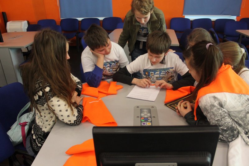 Фото к В экспедицию за книгой: Информационный центр по атомной энергии Санкт-Петербурга принимает участников «Большой регаты»