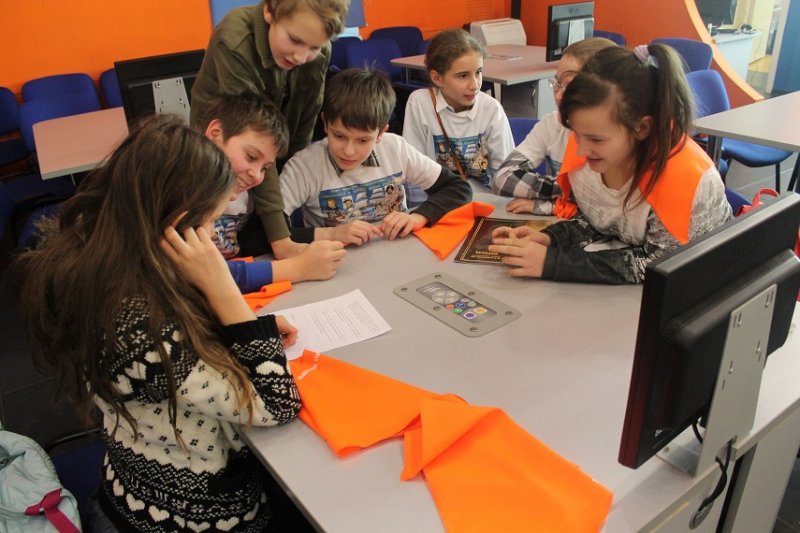 Фото к В экспедицию за книгой: Информационный центр по атомной энергии Санкт-Петербурга принимает участников «Большой регаты»