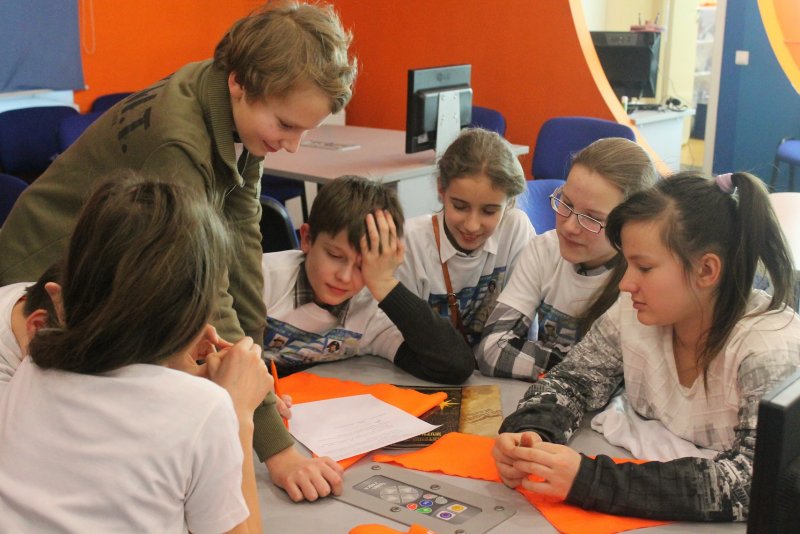 Фото к В экспедицию за книгой: Информационный центр по атомной энергии Санкт-Петербурга принимает участников «Большой регаты»