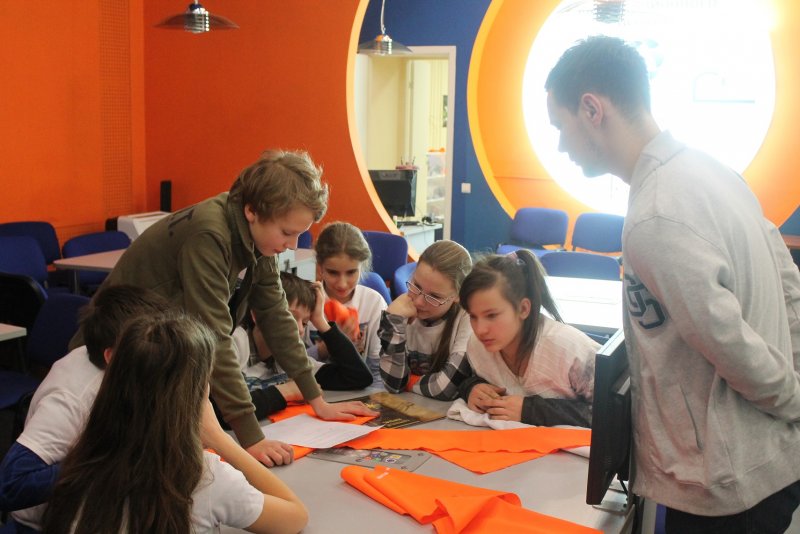 Фото к В экспедицию за книгой: Информационный центр по атомной энергии Санкт-Петербурга принимает участников «Большой регаты»