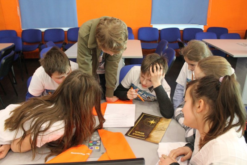 Фото к В экспедицию за книгой: Информационный центр по атомной энергии Санкт-Петербурга принимает участников «Большой регаты»