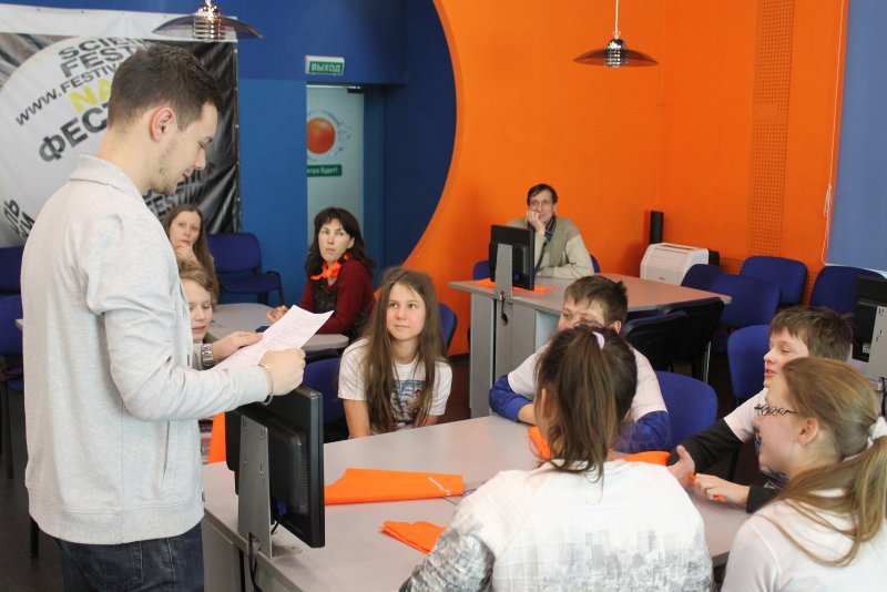 Фото к В экспедицию за книгой: Информационный центр по атомной энергии Санкт-Петербурга принимает участников «Большой регаты»