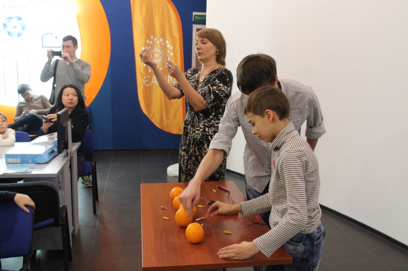 Фото к «Роботы и опыты vol.2» закрыли Неделю высоких технологий в Санкт-Петербурге.