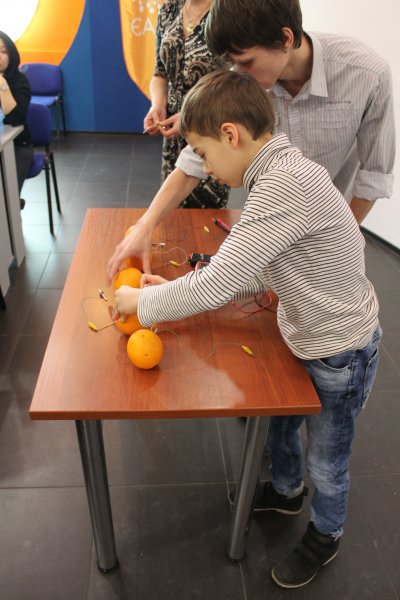 Фото к «Роботы и опыты vol.2» закрыли Неделю высоких технологий в Санкт-Петербурге.