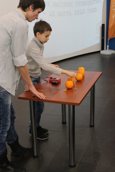 Фото к «Роботы и опыты vol.2» закрыли Неделю высоких технологий в Санкт-Петербурге.