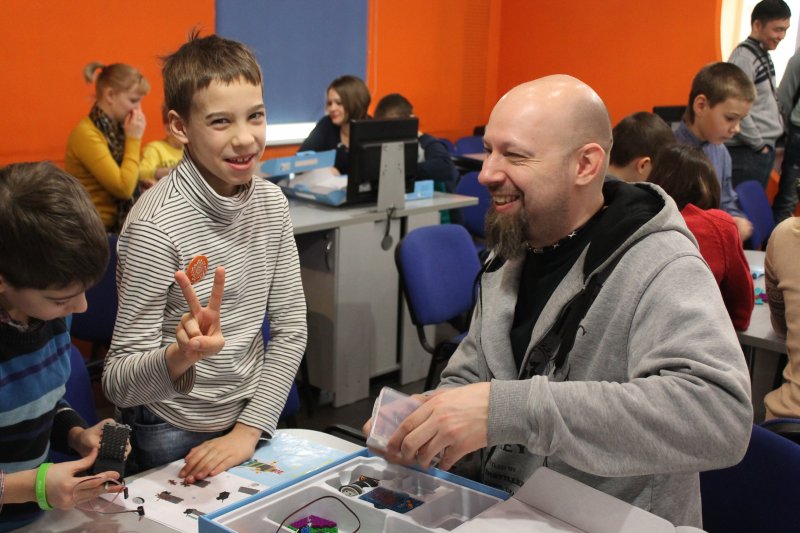 Фото к «Роботы и опыты vol.2» закрыли Неделю высоких технологий в Санкт-Петербурге.