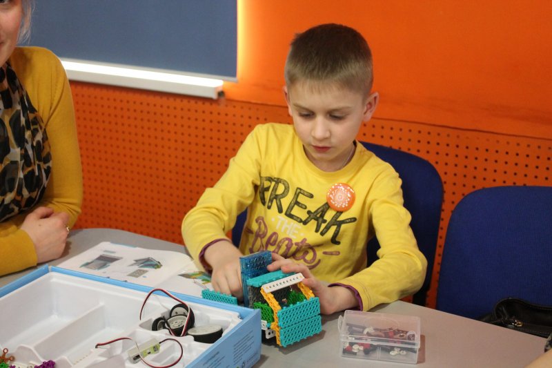 Фото к «Роботы и опыты vol.2» закрыли Неделю высоких технологий в Санкт-Петербурге.