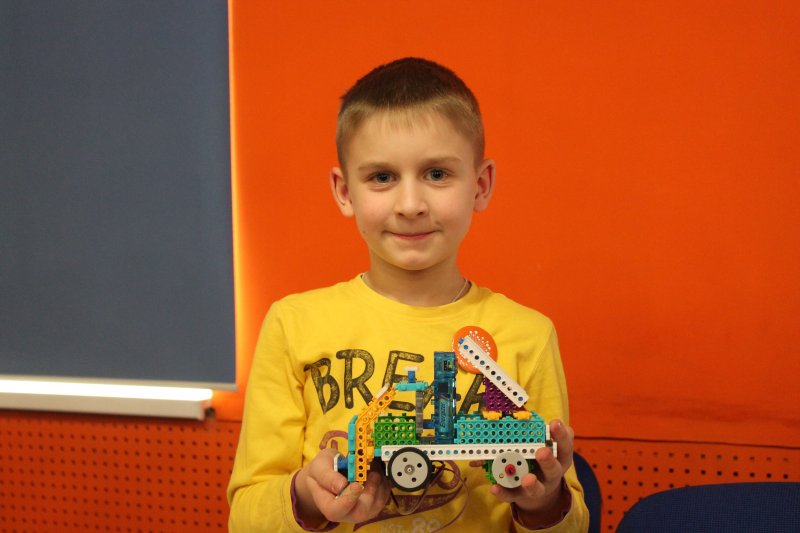 Фото к «Роботы и опыты vol.2» закрыли Неделю высоких технологий в Санкт-Петербурге.