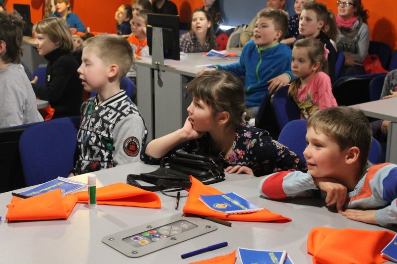 Фото к Студенты Академии Нескучных Наук захотели в космос