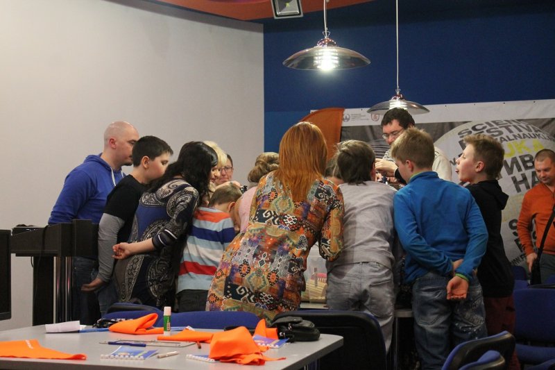 Фото к Студенты Академии Нескучных Наук захотели в космос