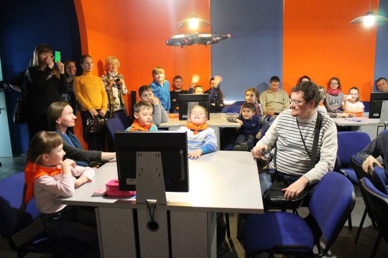 Фото к Студенты Академии Нескучных Наук захотели в космос