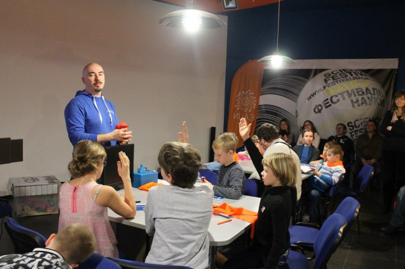 Фото к Студенты Академии Нескучных Наук захотели в космос