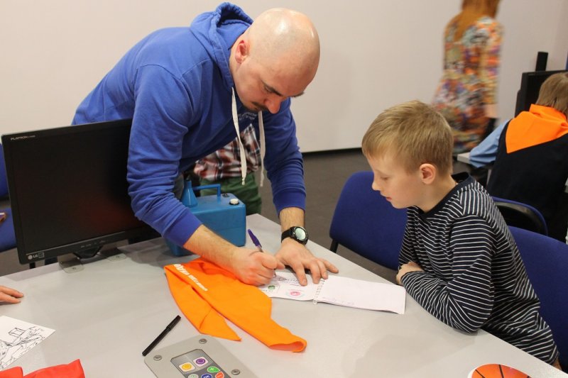 Фото к Студенты Академии Нескучных Наук захотели в космос