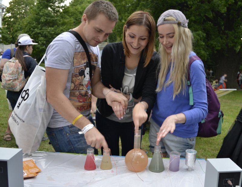 Фото к Geek Picnic в Санкт-Петербурге: «АЭС на ладони» удивила всех.