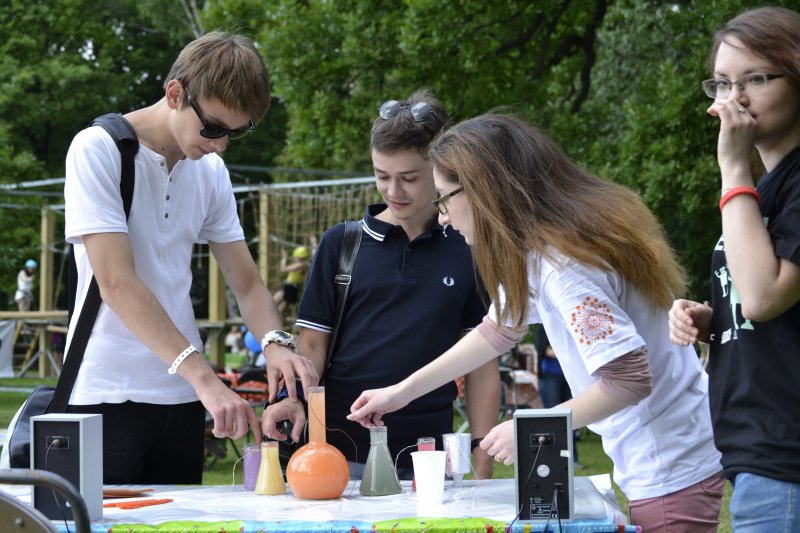 Фото к Geek Picnic в Санкт-Петербурге: «АЭС на ладони» удивила всех.