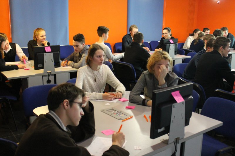 Фото к Борьба умов: школьники Петербурга приняли участие в интеллектуальной игре «Матрица»